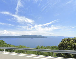 ABBAZIA, BRSEČ - terreno edificabile sotto la strada principale con vista panoramica sul mare
