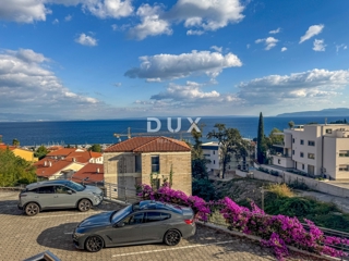 OPATIJA, IČIĆI - Un'oasi intima con un'ampia terrazza a 300 metri dalla spiaggia con vista sul mare
