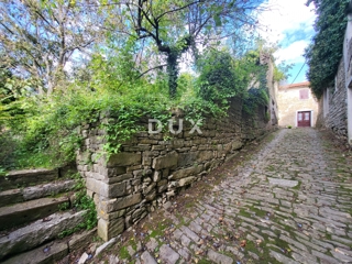 ISTRIA, GROŽNJAN - Edifici in pietra da ricostruire