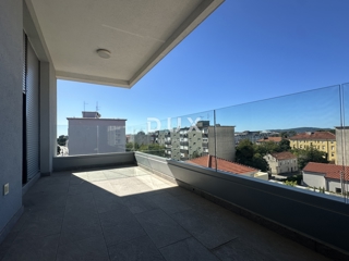 ZADAR, RELJA - Appartamento esclusivo con due posti auto in garage, posizione top!