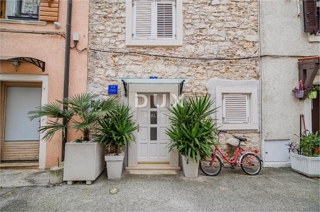 ISTRIA, UMAGO – Autentica casa in pietra a 20 m dal mare