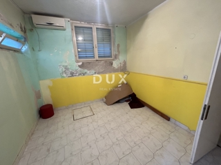 ŠIBENIK, PIROVAC – Appartamento da ristrutturare a 40 m dal mare