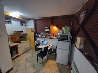 OPATIJA, LOVRAN - romantico piccolo appartamento in una casa al mare ben tenuta, centro rigoroso, RARAMENTE OFFERTO!