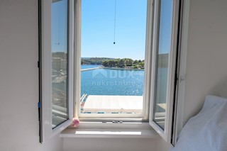 ISOLA DI CRES, CITTA DI CRES 3 camere da letto con vista incantevole PRIMA FILA DEL MARE