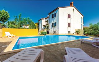 ISTRIA, BANJOLE - Palazzina a 150 metri dal mare!