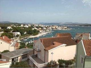 ŠIBENIK, BRODARICA - Tre appartamenti al piano terra