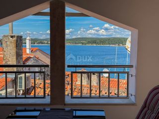 ROVIGNO, CENTRO - edificio superbamente arredato nel cuore di Rovigno con terrazza sul tetto, vista, jacuzzi