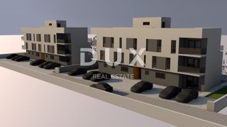 ZADAR, PRIVLAKA - Elegante appartamento con giardino a 110 metri dal mare! S2
