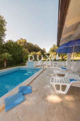 ISTRIA, PJEŠČANA UVALA - Bellissima villa con appartamenti a pochi passi dalla spiaggia!