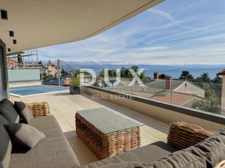 OPATIJA, CENTRO - moderno appartamento con piscina privata, ampia terrazza e vista mare nel centro di Opatija