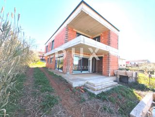 ISTRIA, LIŽNJAN - Casa con piscina in costruzione - VICINO AL MARE!!