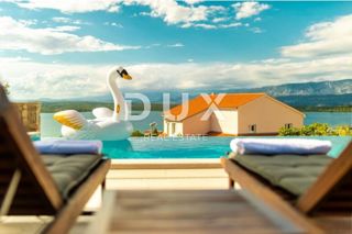 ISOLA DI KRK, KLIMNO - appartamento in villa 61m2, soggiorno + 2 camere da letto, piano terra, con splendida vista sul mare e piscina + dintorni 91m2 - S2