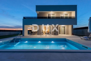 ZADAR, VRSI - Villa completamente arredata con piscina e garage!