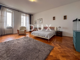 RIJEKA, CENTRO - elegante appartamento con 4 camere da letto e 3 balconi nel centro città