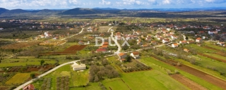 BIOGRAD NA MORU - terreno con progetto e permesso di costruire