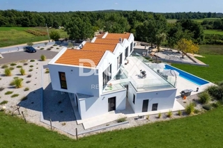 ISTRIA, VIŠNJAN – Villa di design di lusso con 6 camere da letto, piscina e ampio giardino