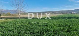 ISTRIA, KRŠAN - Terreno agricolo in un insediamento lungo una strada asfaltata