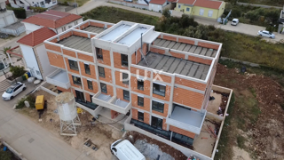 ZADAR, BIBINJE - Appartamento con due camere da letto e terrazza sul tetto in una posizione attraente S5