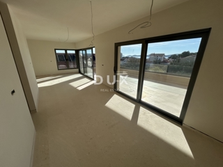 ŠIBENIK, VODICE - Attico di lusso con tre terrazze, ascensore e vista mare!