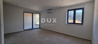 ISTRIA, POLA - Nuovo edificio moderno in un'ottima posizione!