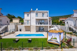 ISTRIA, RABAC - Casa confortevole con piscina e vista mare