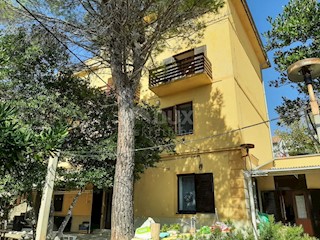 NOVI VINODOLSKI-Villa con unità abitative vicino al mare!