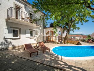 ISOLA DI KRK, KORNIĆ - villa, 250 m2, PISCINA, GIARDINO!!!