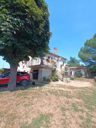 ISTRIA, LOVREČ - Casa in pietra con giardino