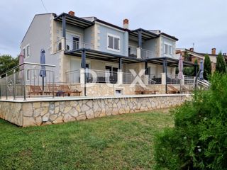 ISTRIA, PARENZO - Spaziosa casa con piscina e vista panoramica