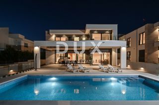 ISOLA DI PAG, NOVALJA - Villa di lusso con piscina in posizione prestigiosa
