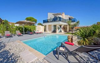 ISTRIA, PARENZO - Casa attraente con piscina