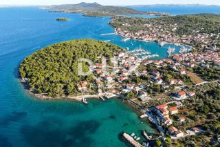 UGLJAN, KUKLJICA - Terreno edificabile prima fila al mare!