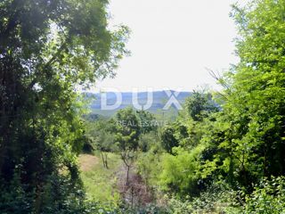 ISTRIA, GROŽNJAN - Casa in pietra su un grande terreno condominiale con vista panoramica