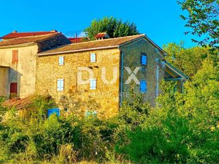 ISTRIA, DRAGUĆ - due case + 3.265 m2 di terreno edificabile con 6 case progettate! OPPORTUNITÀ!