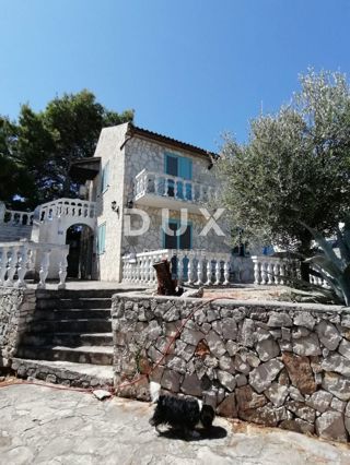 ISOLA DI ŠOLTA - Bellissima casa in pietra con vista mare