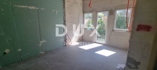 ISTRIA, Pola - Esclusivo! Appartamento da ristrutturare in centro!