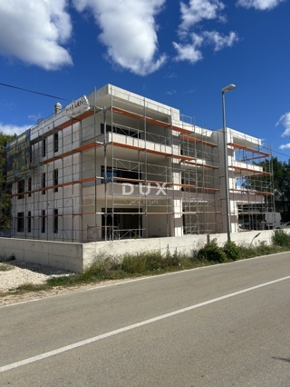 ŠIBENIK, SRIMA - Appartamento di lusso con giardino in un nuovo edificio a soli 300 m dal mare e dalla spiaggia