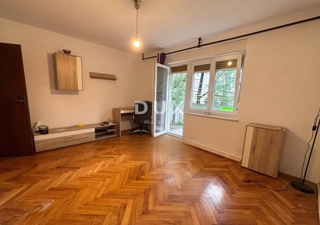 RIJEKA, DONJA VEŽICA - Appartamento con due camere da letto e balcone in posizione eccellente