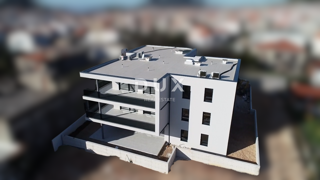 SEBENICO, TRIBUNJ – Appartamento al piano terra di un nuovo edificio con giardino! OCCASIONE!