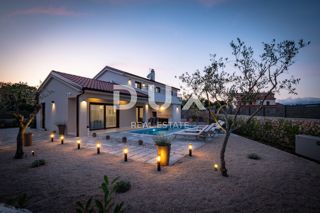 ISOLA DI KRK, dintorni della città di Krk - Villa di lusso in un nuovo edificio in una posizione tranquilla