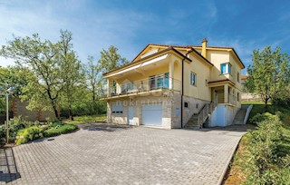 RIJEKA, SRDOČI - Casa su 3 piani in un ambiente tranquillo con vista mare