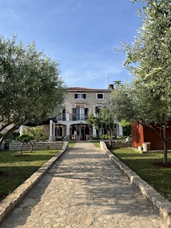 ISTRIA, UMAG - Bellezza di pietra prima fila al mare