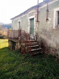 ISTRIA, BUZET - Complesso di case in pietra immerse nella natura