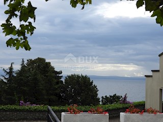 OPATIJA, MEDVEJA - casa 2a FILA AL MARE !! 250m2 + appartamento bungalow 25m2 + ambiente 1031m2