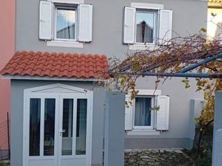ISOLA DI KRK, OMIŠALJ - casa ristrutturata nel centro storico