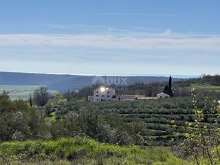 ISTRIA, BUJE - Terreno edificabile ai margini del paese con vista sul mare e sulla natura