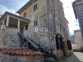 ISTRIA, MOTOVUN - Antica casa in pietra da ristrutturare