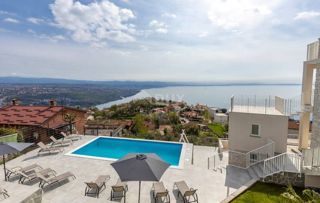 OPATIJA, BREGI - appartamento 85m2, DB+3S, 2° PIANO con vista panoramica sul mare e piscina