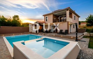 ISTRIA, POLA - Casa con piscina e ampio giardino