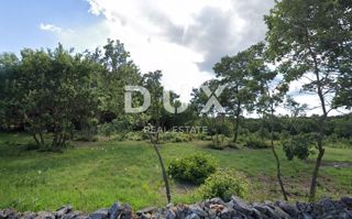 ISTRIA, SVETVINČENAT - Terreno edificabile ai margini del villaggio